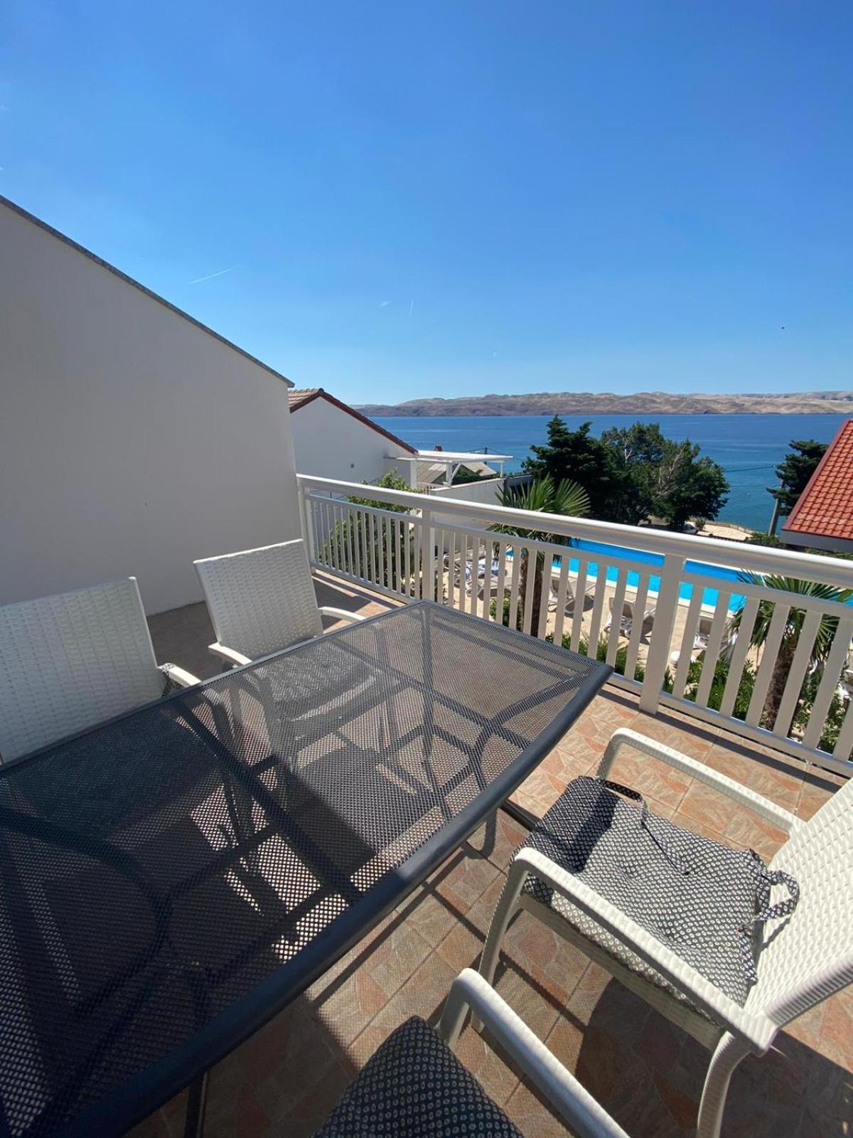 Beachfront Apartments Anita With Pool Karlobag Rum bild