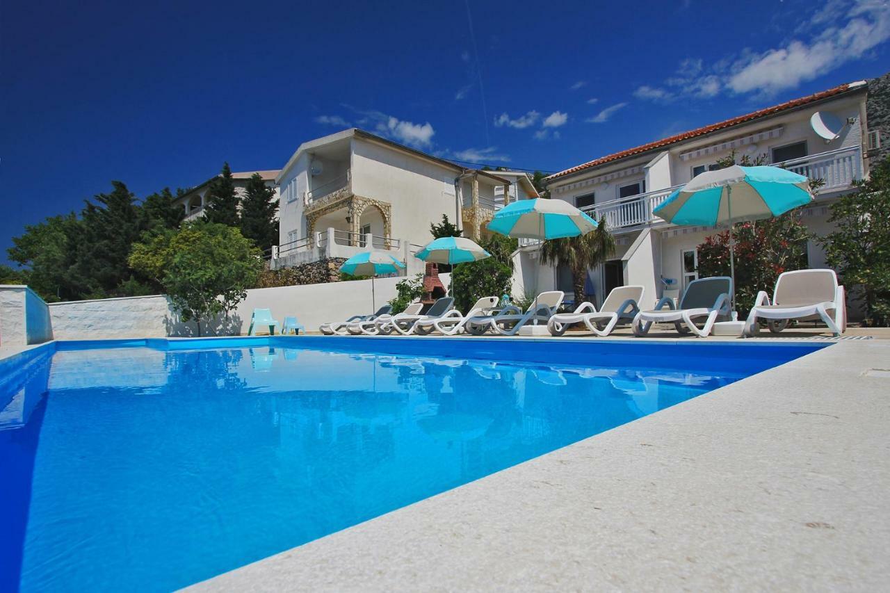 Beachfront Apartments Anita With Pool Karlobag Exteriör bild