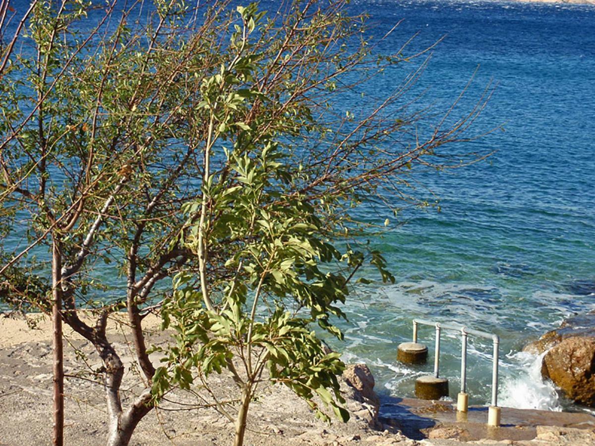 Beachfront Apartments Anita With Pool Karlobag Exteriör bild